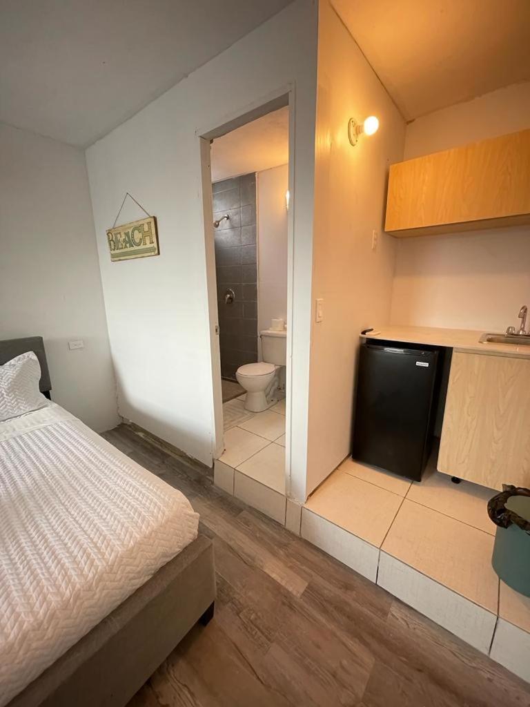 Las Olas Beach Apartments Аресибо Екстериор снимка